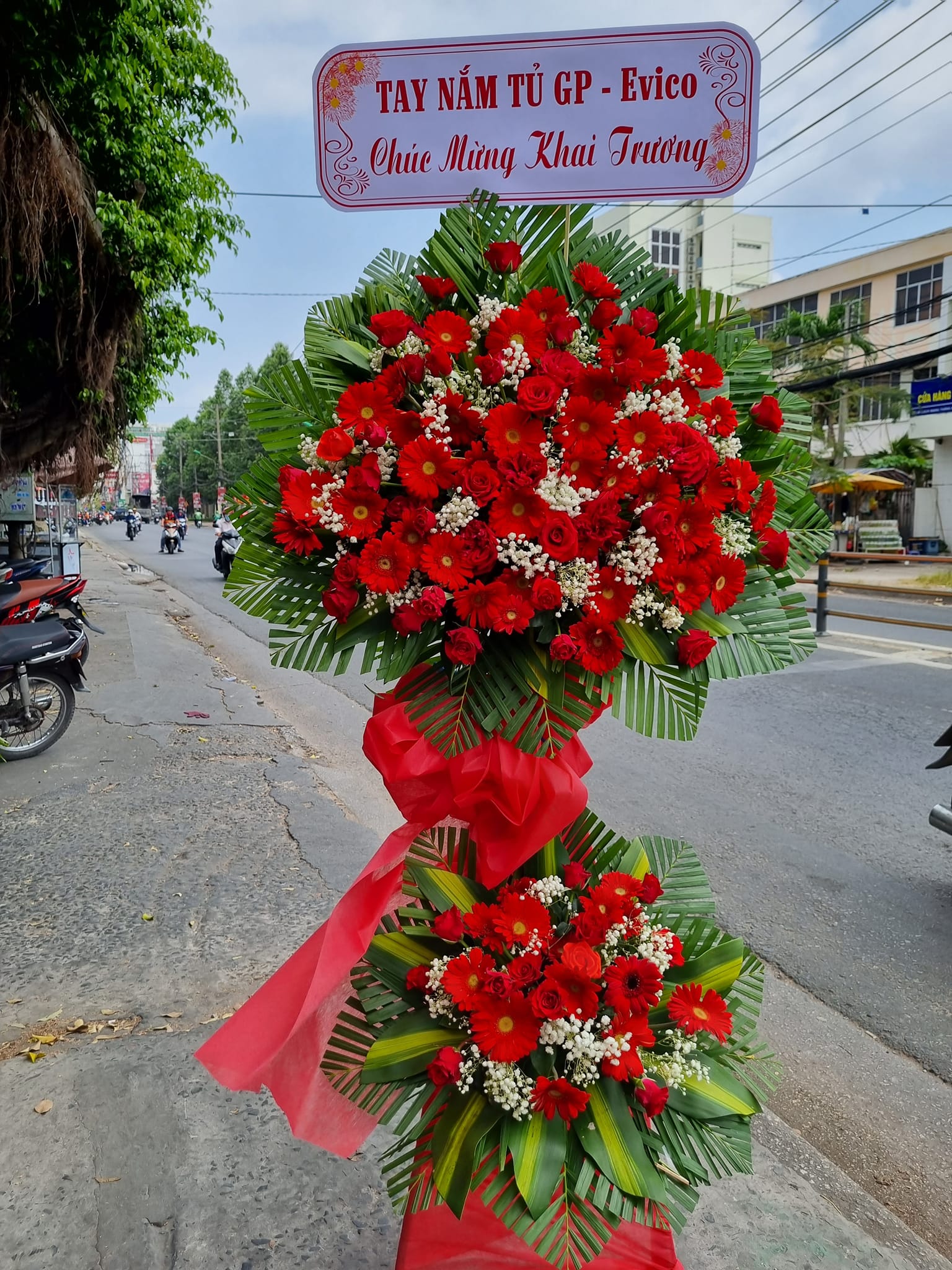 Kệ Hoa Chúc Mừng Đại Hội Tone Đỏ Truyền Thống – CM142