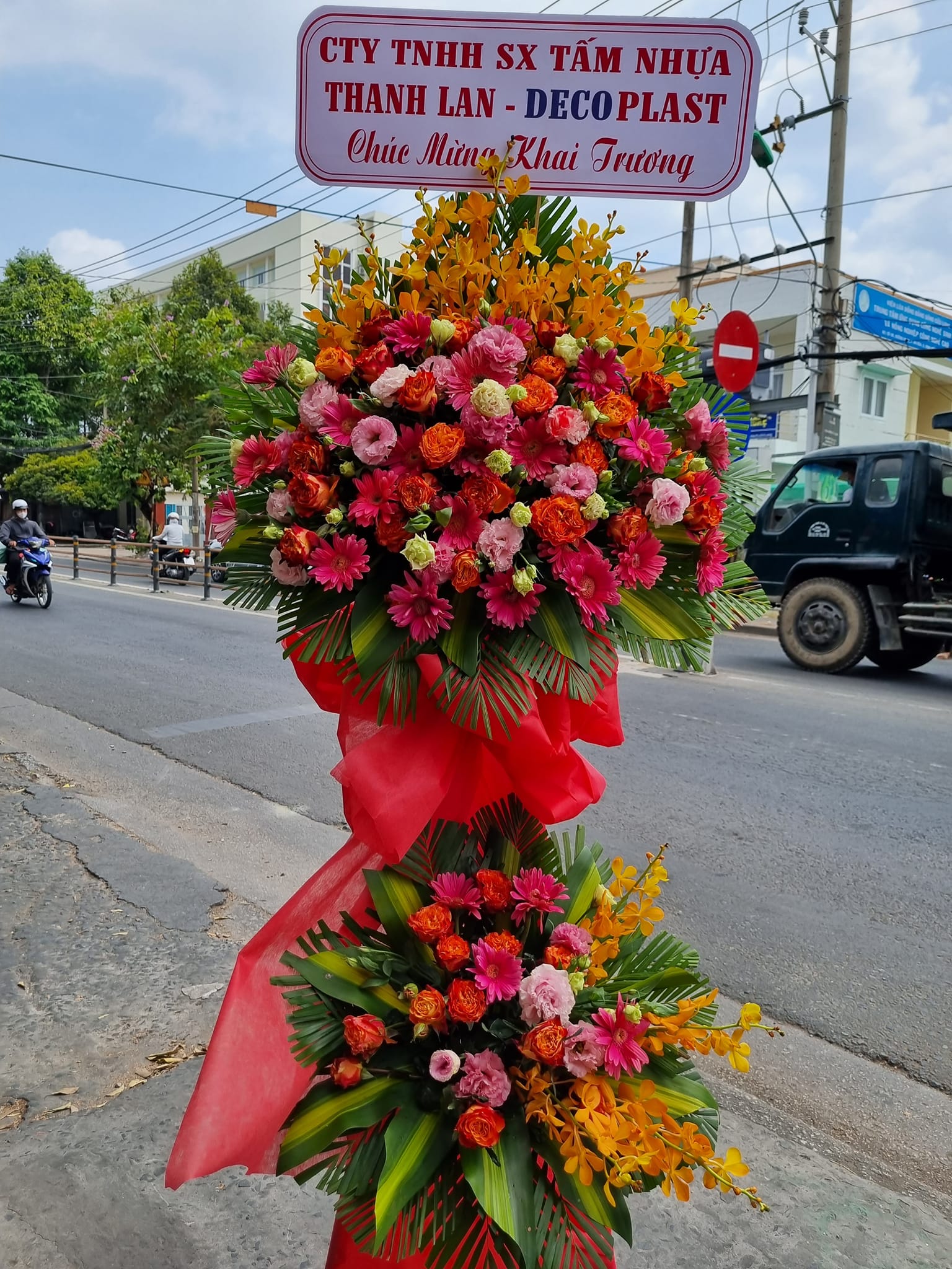 Kệ Hoa Chúc Mừng Đại Hội Truyền Thống – CM144