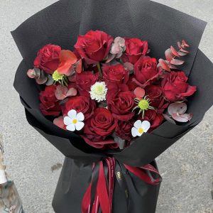 Bó Hoa Hồng Đỏ Hoàng Gia Lãng Mạn - CM96