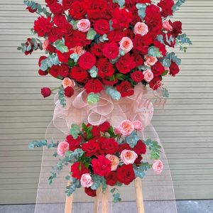 Kệ Hoa Chúc Mừng Hoa Hồng Đỏ Sang Trọng – CM183