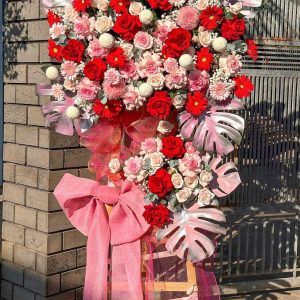 Kệ Hoa Chúc Mừng Tone Hồng Phối Voan Nơ Hiện Đại – CM189
