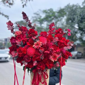 Giỏ Hoa Tone Đỏ Lịch Thiệp May Mắn – GH98