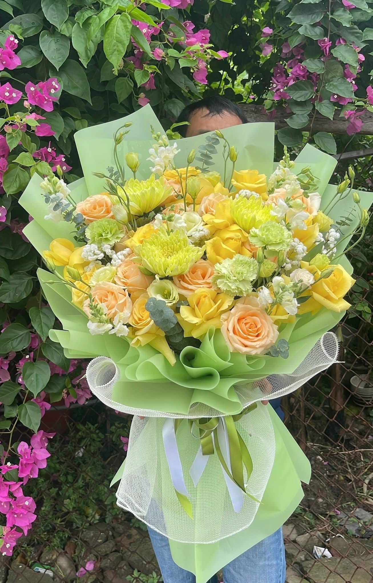 Bó Hoa Tone Vàng Tươi Thanh Lịch – CM167