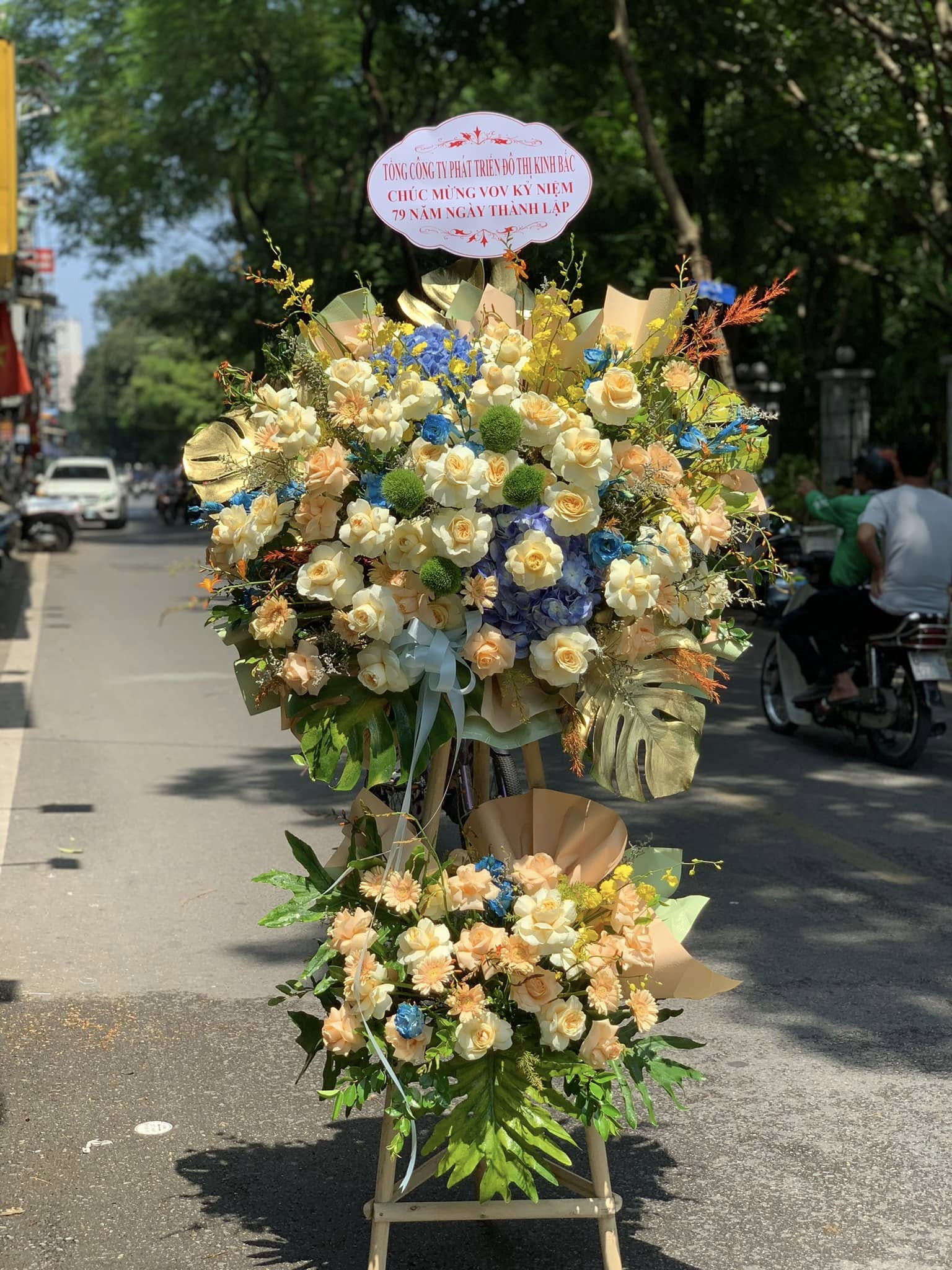 Kệ Hoa Khai Trương Sang Trọng – CM221