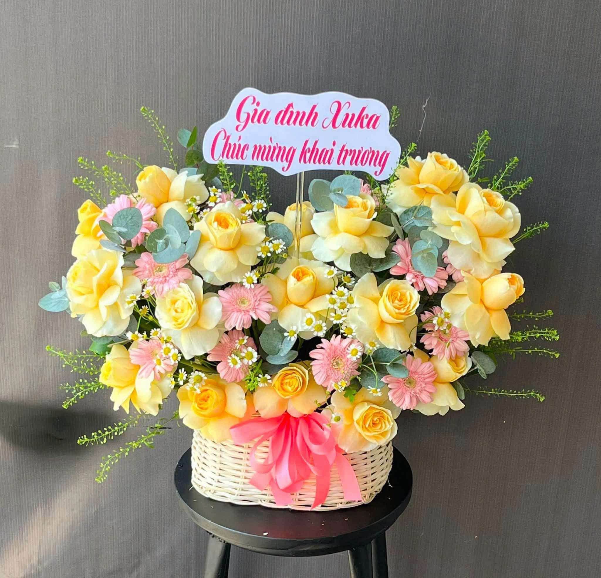Giỏ Hoa Chúc Mừng Rực Rỡ May Mắn - GH174