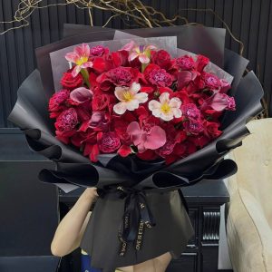 Bó Hoa Tone Đỏ Đô Sang Chảnh - CM156